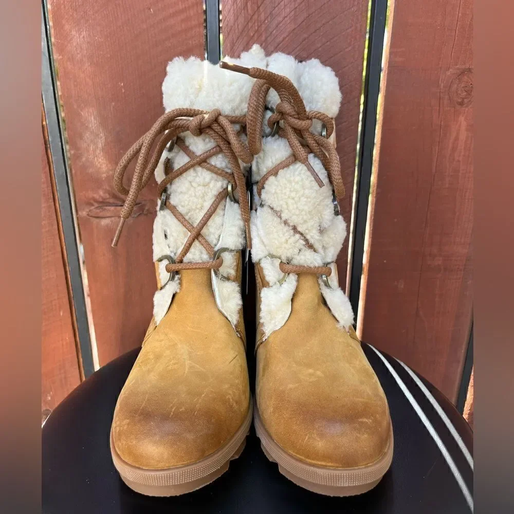 Joan of Arctic Wedge in Camel Brown in size 9.5 Shearling